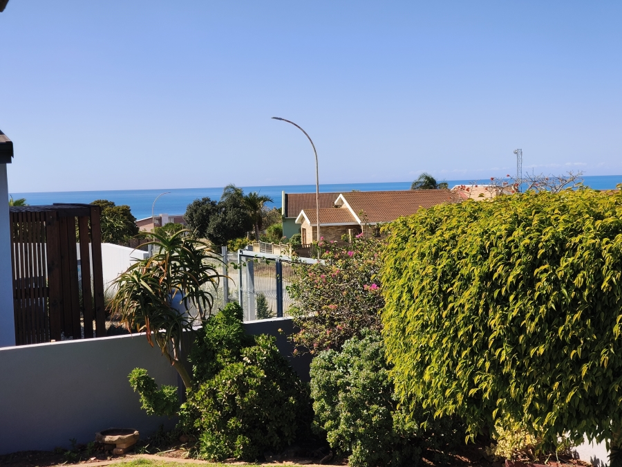 3 Bedroom Property for Sale in Wavecrest Eastern Cape